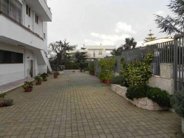 Locale Commerciale in vendita a Parco Scizzo, Noicattaro