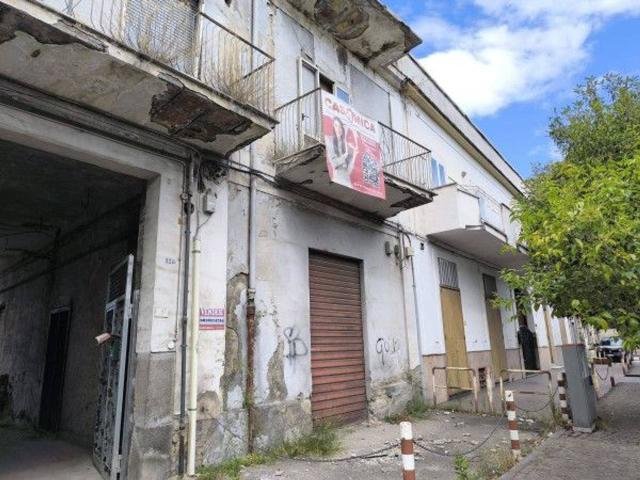 Locale Commerciale in vendita a Nola, Campania