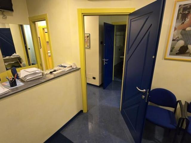 Locale Commerciale in vendita a Nova Milanese, Lombardia