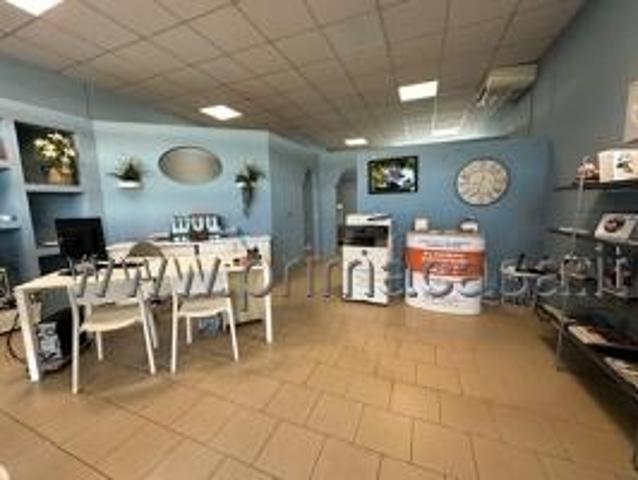 Locale Commerciale in vendita a Bassa Reggiana, Re
