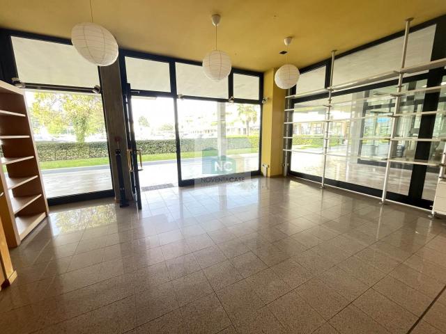 Locale Commerciale in vendita a Noventa Padovana, Padova