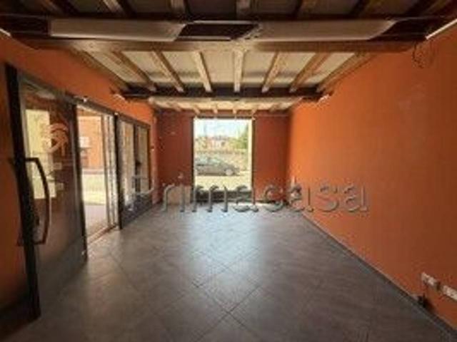 Locale Commerciale in vendita a Unione delle Terre d'Argine, Novi Di Modena