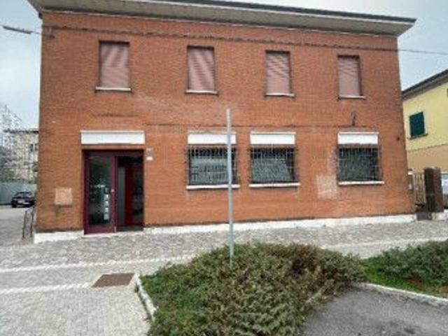 Locale Commerciale in vendita a Unione delle Terre d'Argine, Novi Di Modena