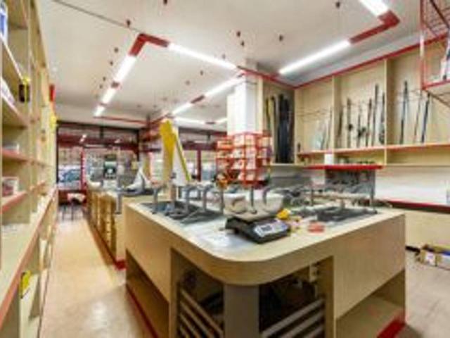 Locale Commerciale in vendita a Unione delle Terre d'Argine, Novi Di Modena
