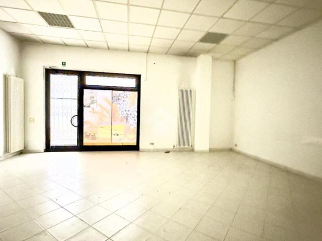 Locale Commerciale in vendita a Piemonte, Alessandria