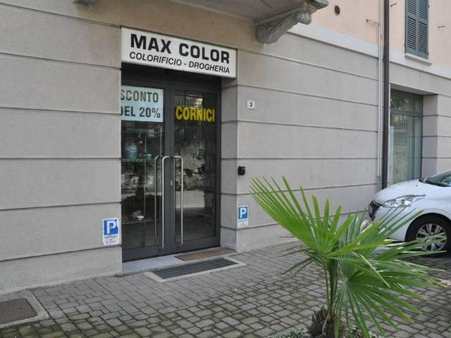 Locale Commerciale in vendita a Pesiago, Oggiono