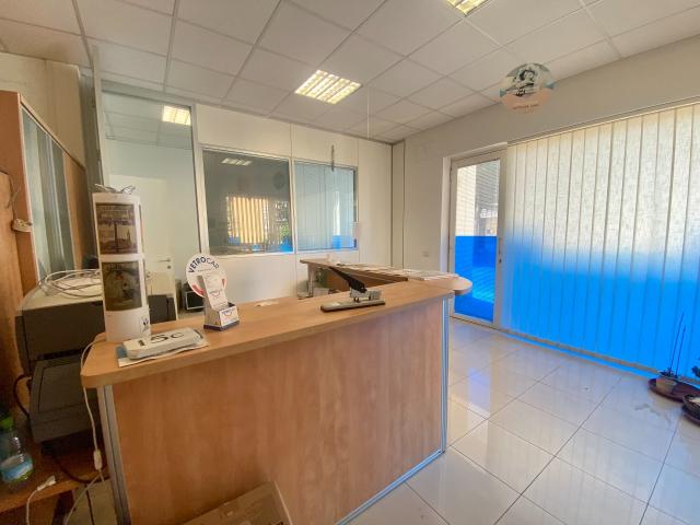 Locale Commerciale in vendita a San Pantaleo, Sardigna/Sardegna