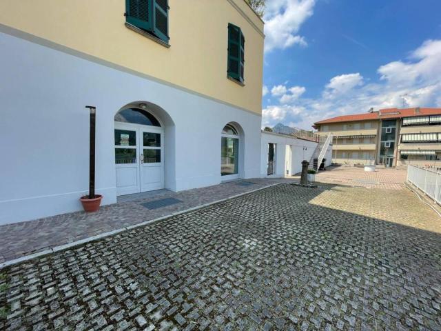 Locale Commerciale in vendita a Santa Maria, Olginate