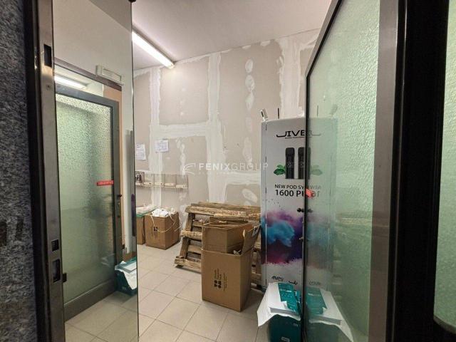 Locale Commerciale in vendita a Locate Triulzi, Lombardia