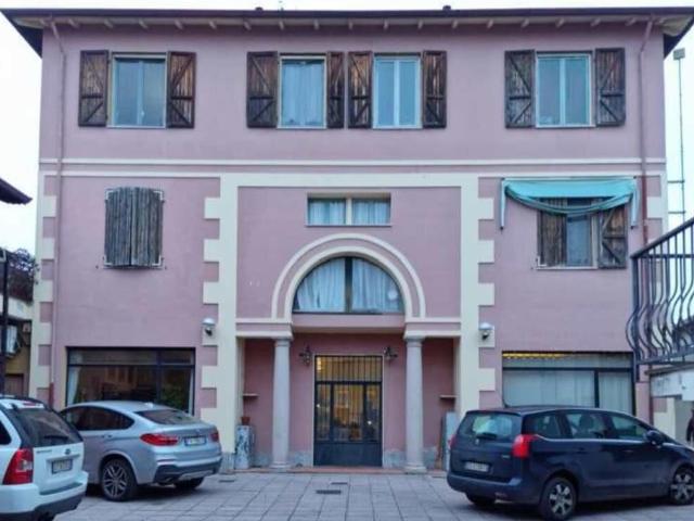 Locale Commerciale in vendita a Campagna, San Colombano Al Lambro
