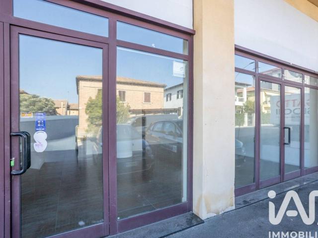 Locale Commerciale in vendita a Marche, Ancona