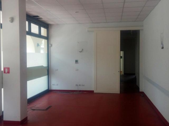 Locale Commerciale in vendita a Osnago, Lombardia