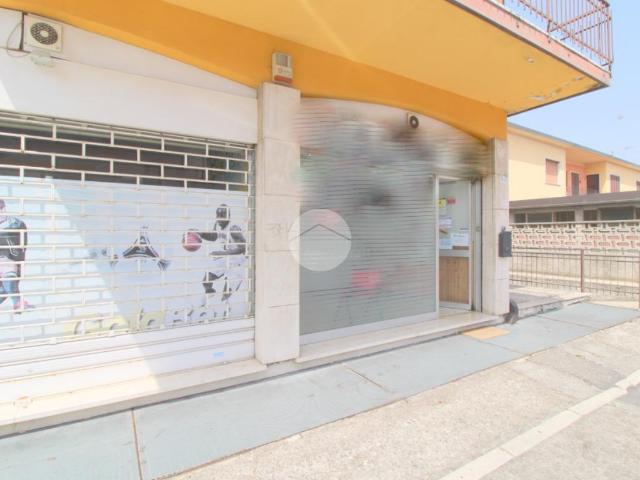Locale Commerciale in vendita a Ospitaletto, Lombardia