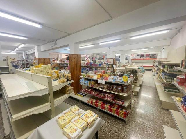 Locale Commerciale in vendita a Rosa Marina di Ostuni, Puglia