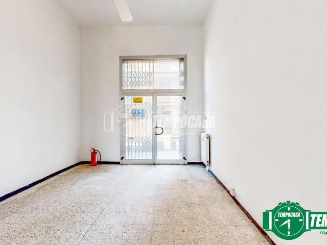 Locale Commerciale in vendita a Piemonte, Alessandria