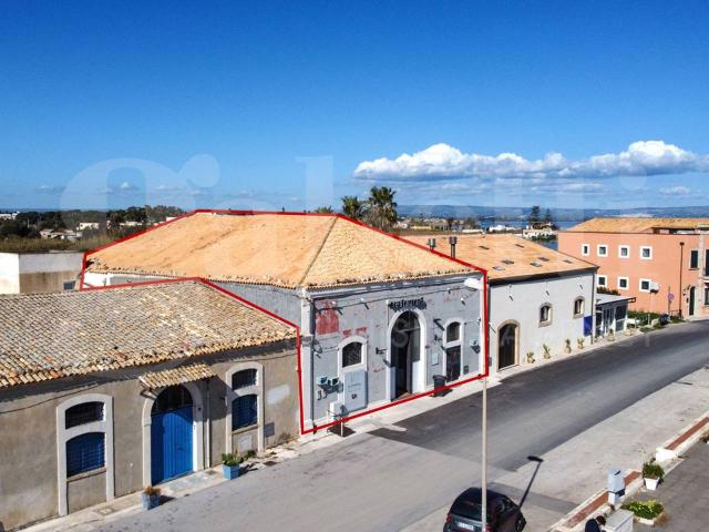 Locale Commerciale in vendita a Pachino, Sicilia