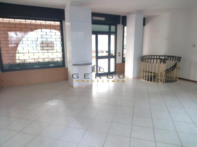 Locale Commerciale in vendita a Mortise, Padova