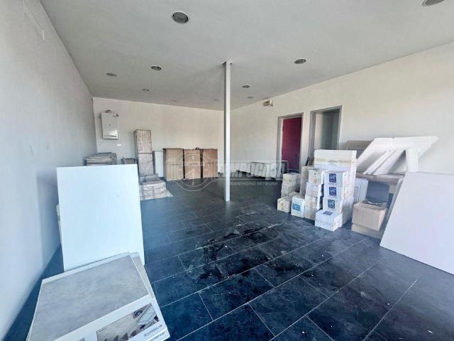 Locale Commerciale in vendita a Mandriola, Albignasego