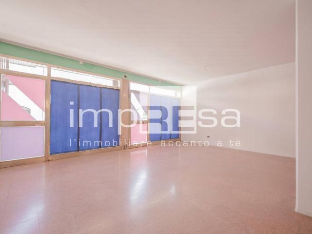 Locale Commerciale in vendita a Paese, Veneto