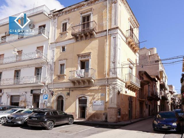 Locale Commerciale in vendita a Palagonia, Sicilia