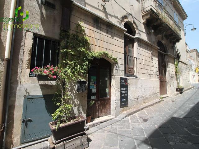 Locale Commerciale in vendita a Palazzolo Acreide, Sicilia