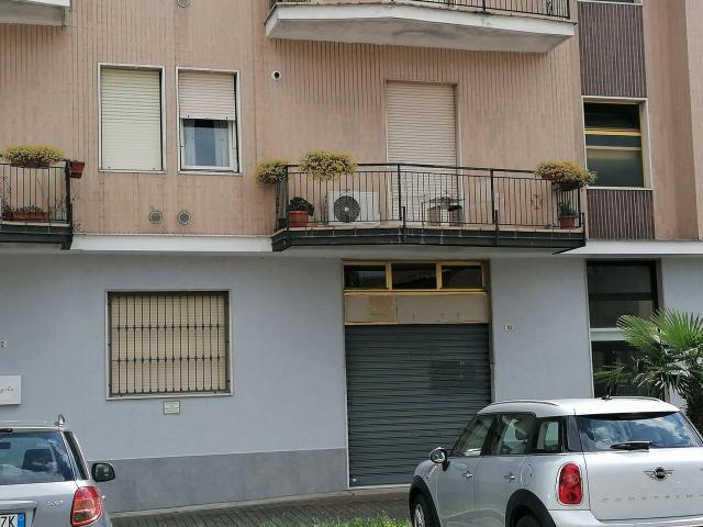 Locale Commerciale in vendita a Pandino, Lombardia