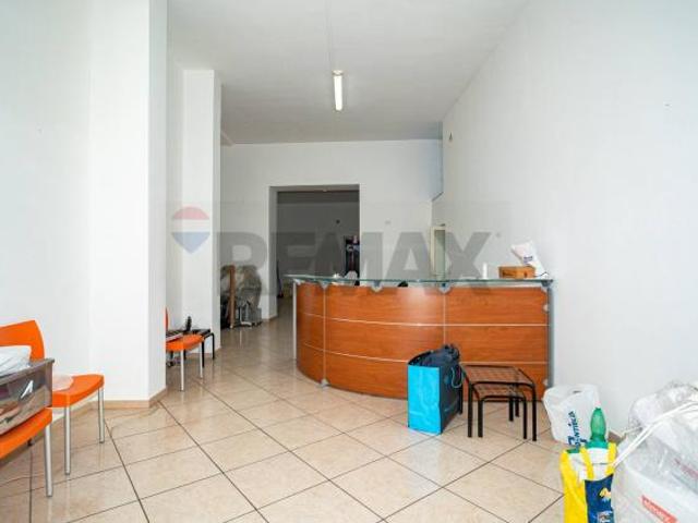 Locale Commerciale in vendita a Paternò, Sicilia