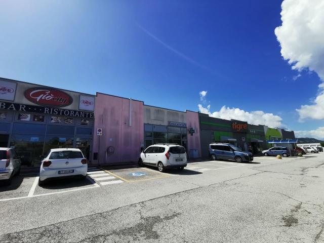 Locale Commerciale in vendita a Valdaso, Marche