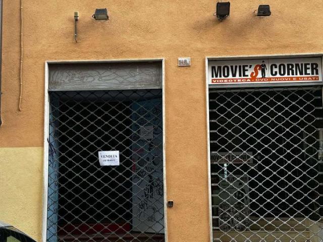 Locale Commerciale in vendita a Sant'Erminio, Cenerente