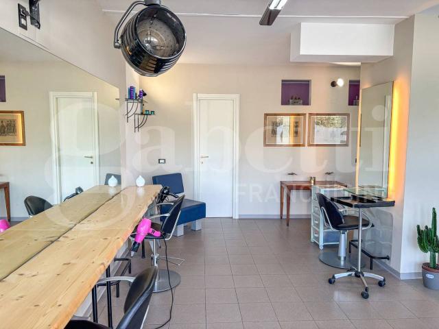 Locale Commerciale in vendita a Cenerente, Umbria