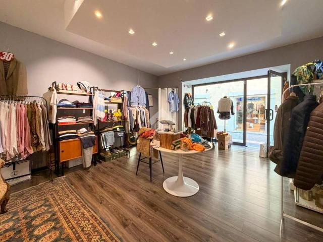 Locale Commerciale in vendita a San Benedetto di Lugana, Peschiera del Garda