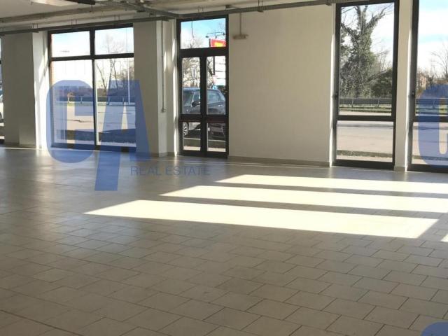 Locale Commerciale in vendita a Caponago, Lombardia