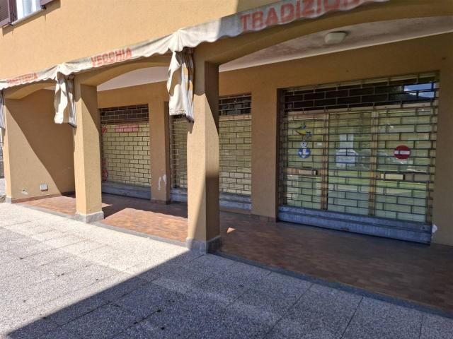 Locale Commerciale in vendita a Piemonte, Novara