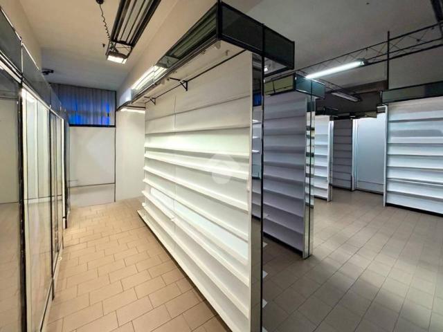Locale Commerciale in vendita a Piacenza, Reggio Emilia
