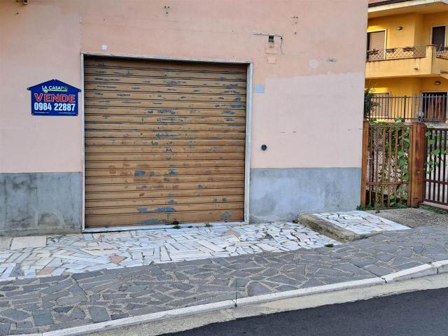 Locale Commerciale in vendita a Calabria, Cosenza