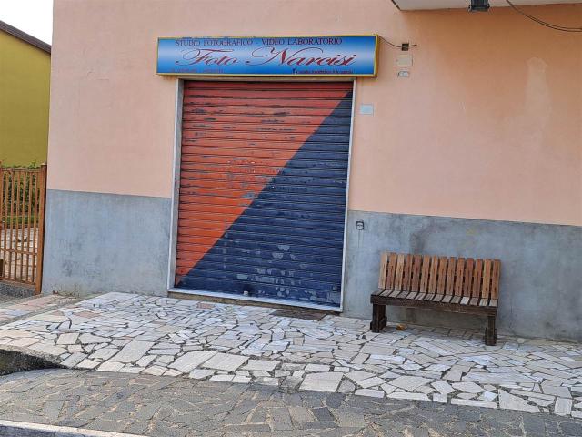 Locale Commerciale in vendita a Calabria, Cosenza