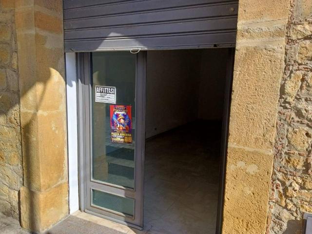 Locale Commerciale in vendita a Casalotto, Piazza