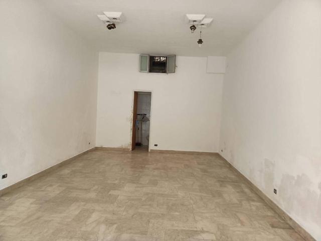 Locale Commerciale in vendita a Casalotto, Piazza