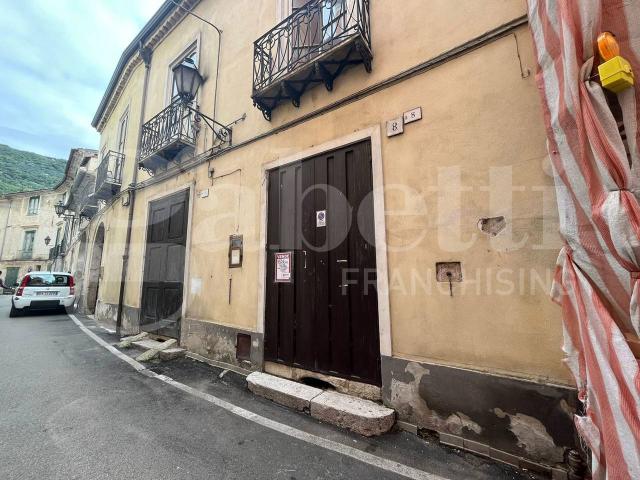 Locale Commerciale in vendita a Piedimonte Matese, Campania