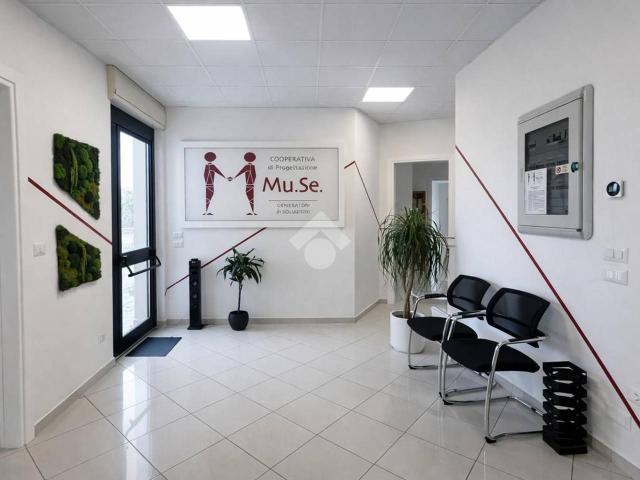 Locale Commerciale in vendita a Scerne, Pineto