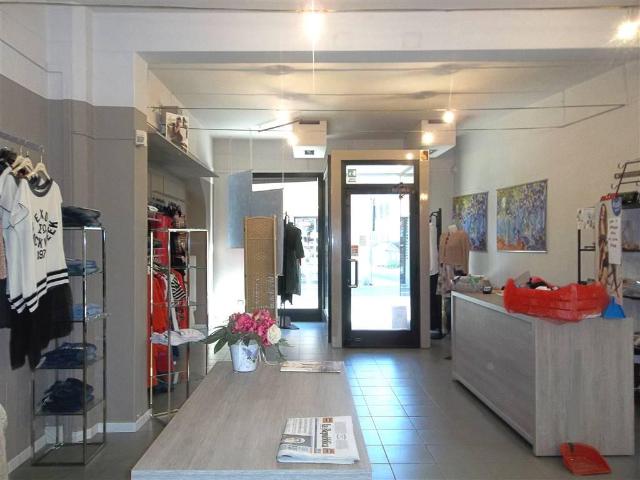 Locale Commerciale in vendita a Bottegone, Pistoia