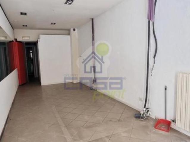 Locale Commerciale in vendita a Pizzighettone, Lombardia