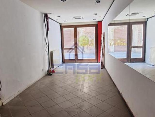 Locale Commerciale in vendita a Pizzighettone, Lombardia
