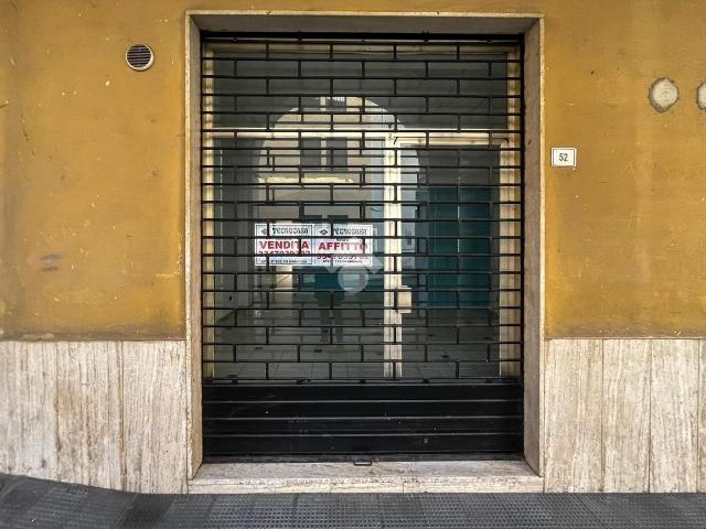 Locale Commerciale in vendita a Pizzighettone, Lombardia