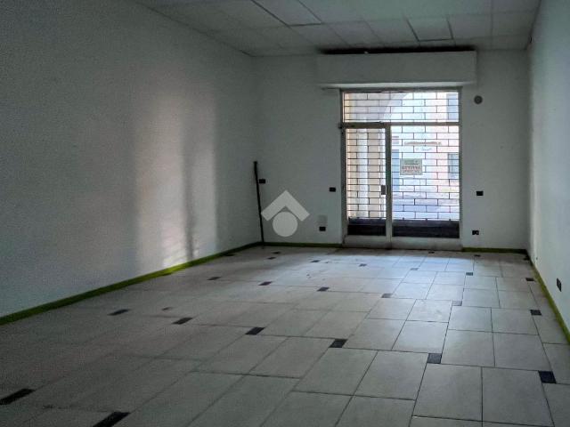 Locale Commerciale in vendita a Pizzighettone, Lombardia