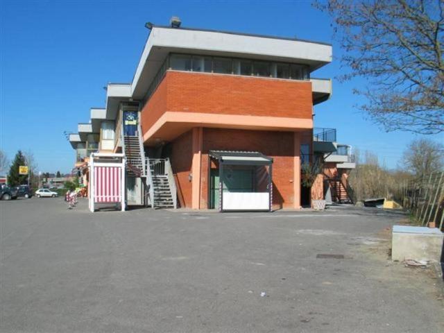 Locale Commerciale in vendita a Lecchi, Toscana