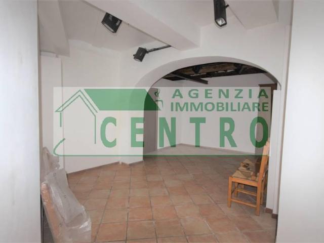 Locale Commerciale in vendita a Lecchi, Toscana