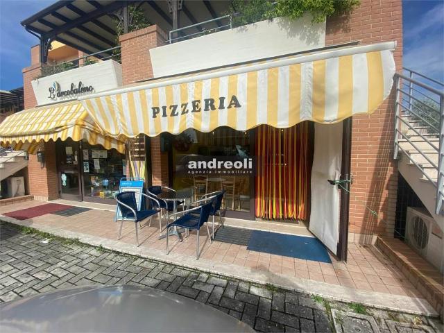 Locale Commerciale in vendita a Marche, Ancona