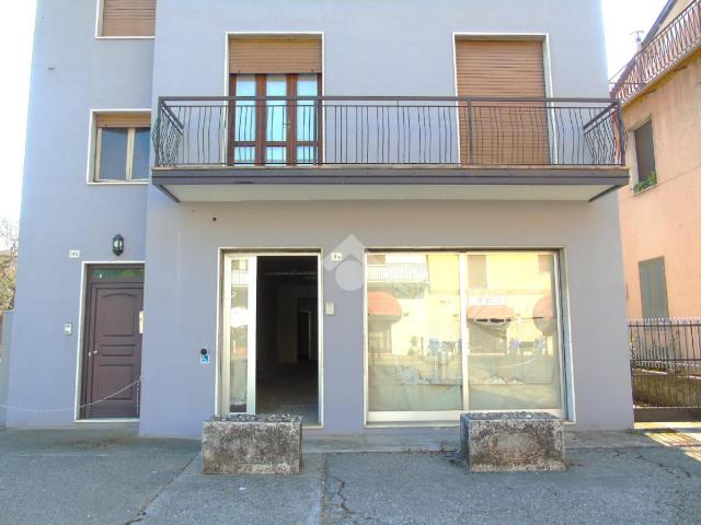 Locale Commerciale in vendita a Poncarale, Lombardia
