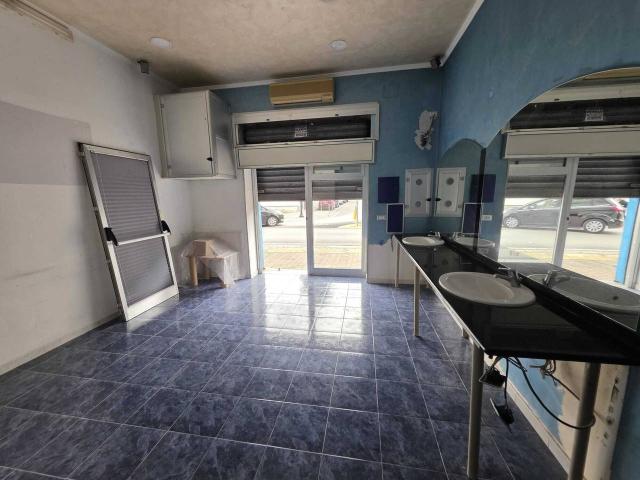 Locale Commerciale in vendita a Pontecagnano